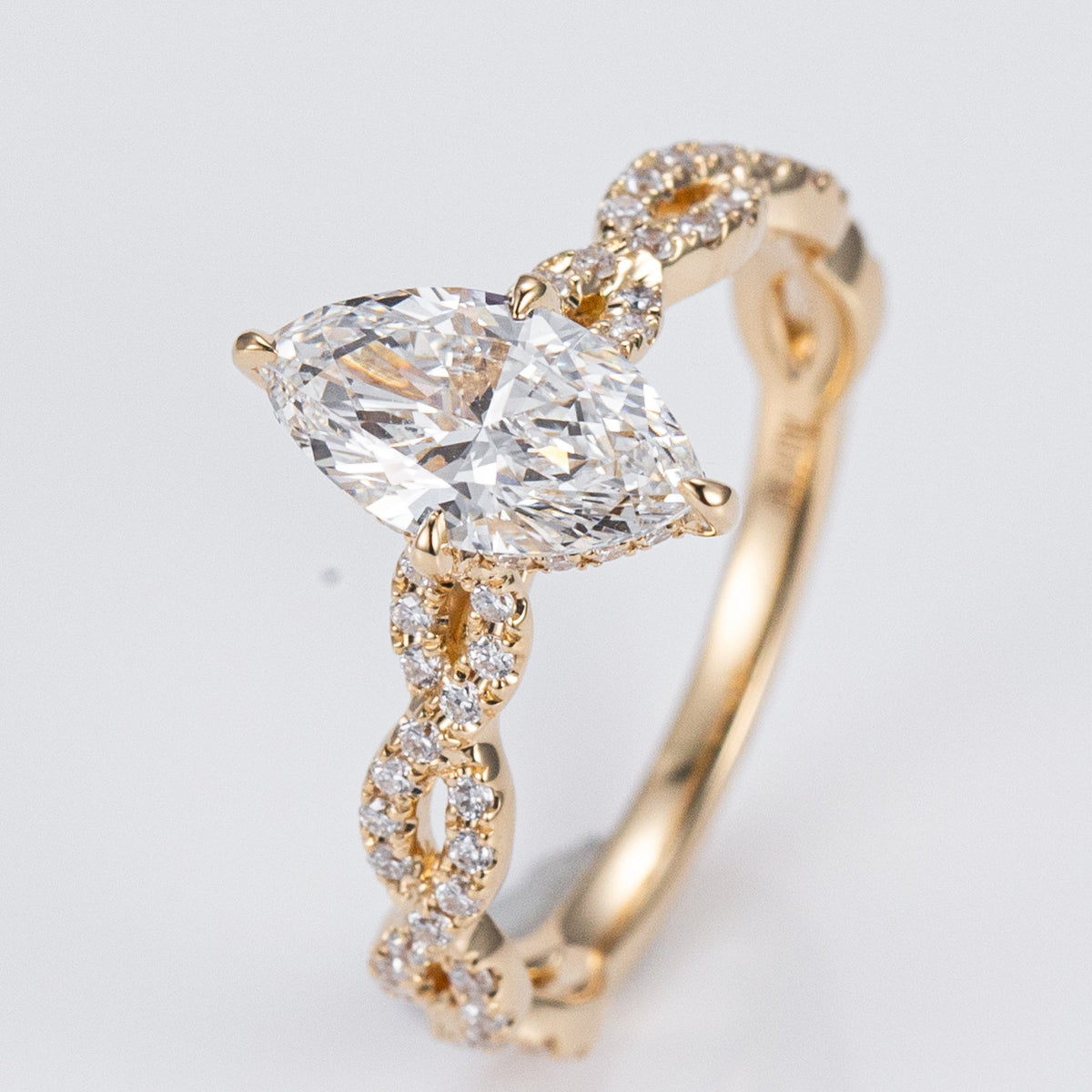 Allure Twisted Pavé - Marquise Centre