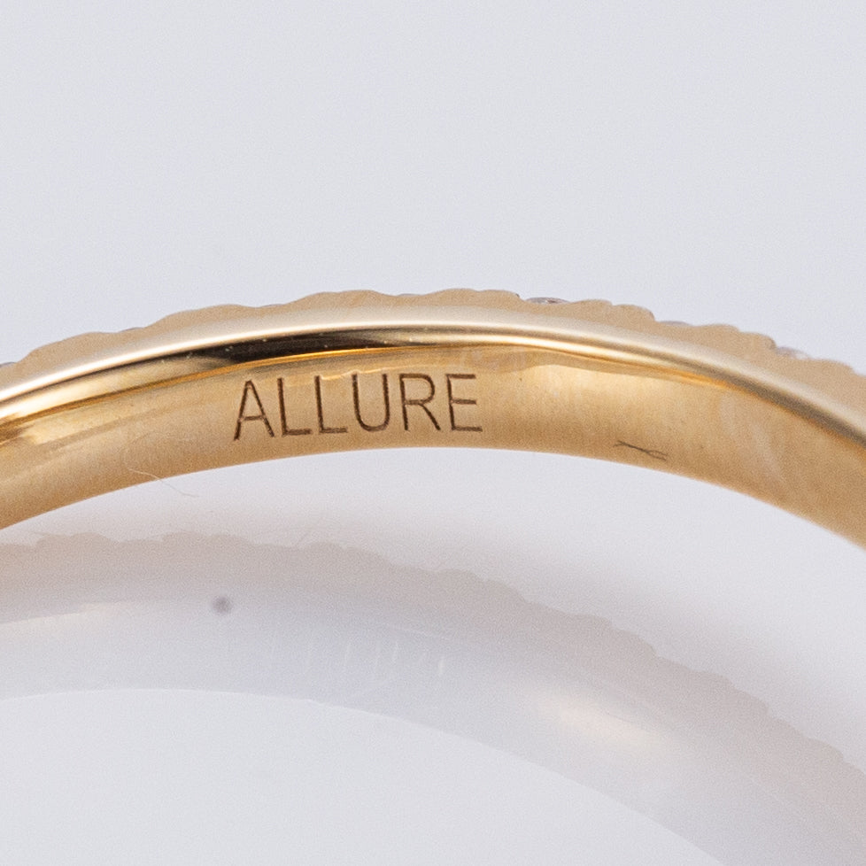 Allure Radiant Pavé - Cathedral Setting
