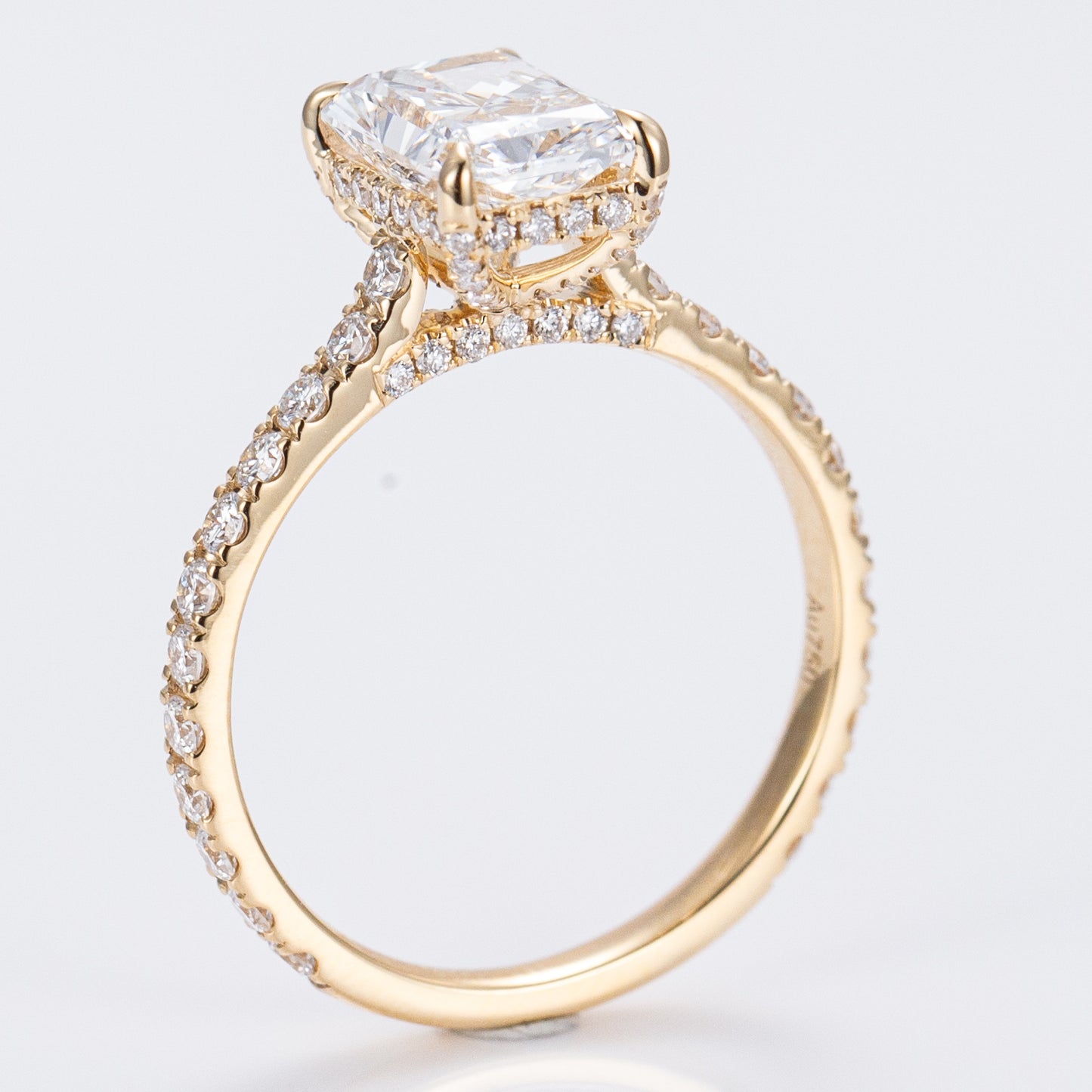Allure Radiant Pavé - Cathedral Setting
