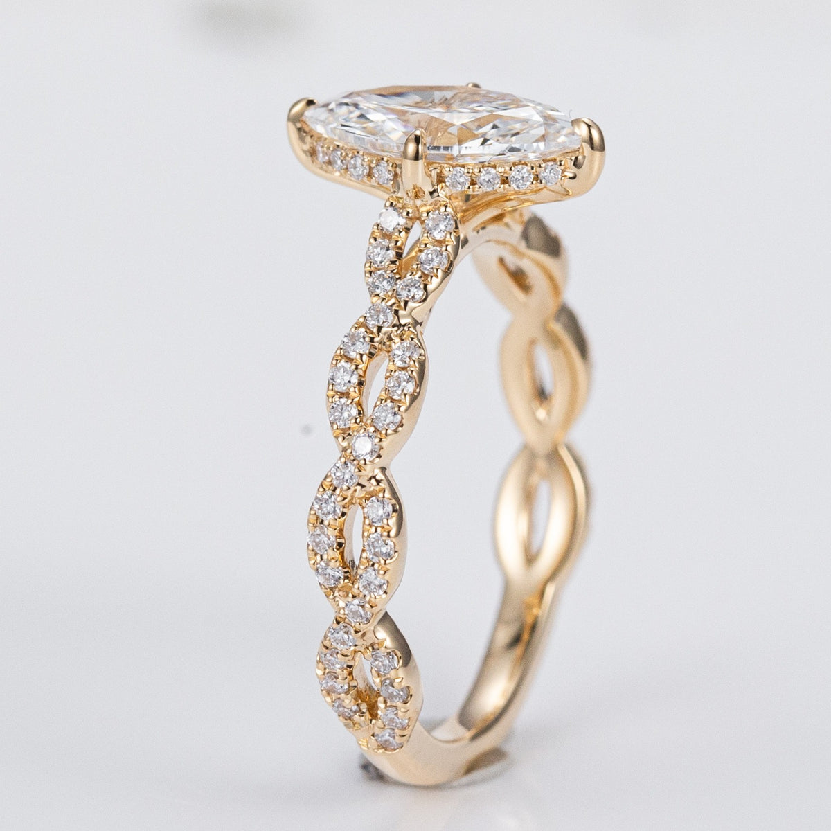 Allure Twisted Pavé - Marquise Centre